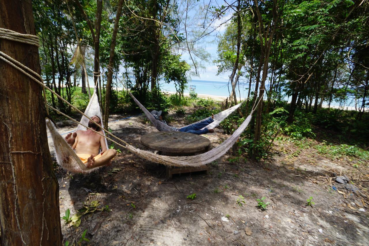 Suns Of Beaches Ostello Isola di Koh Rong Esterno foto