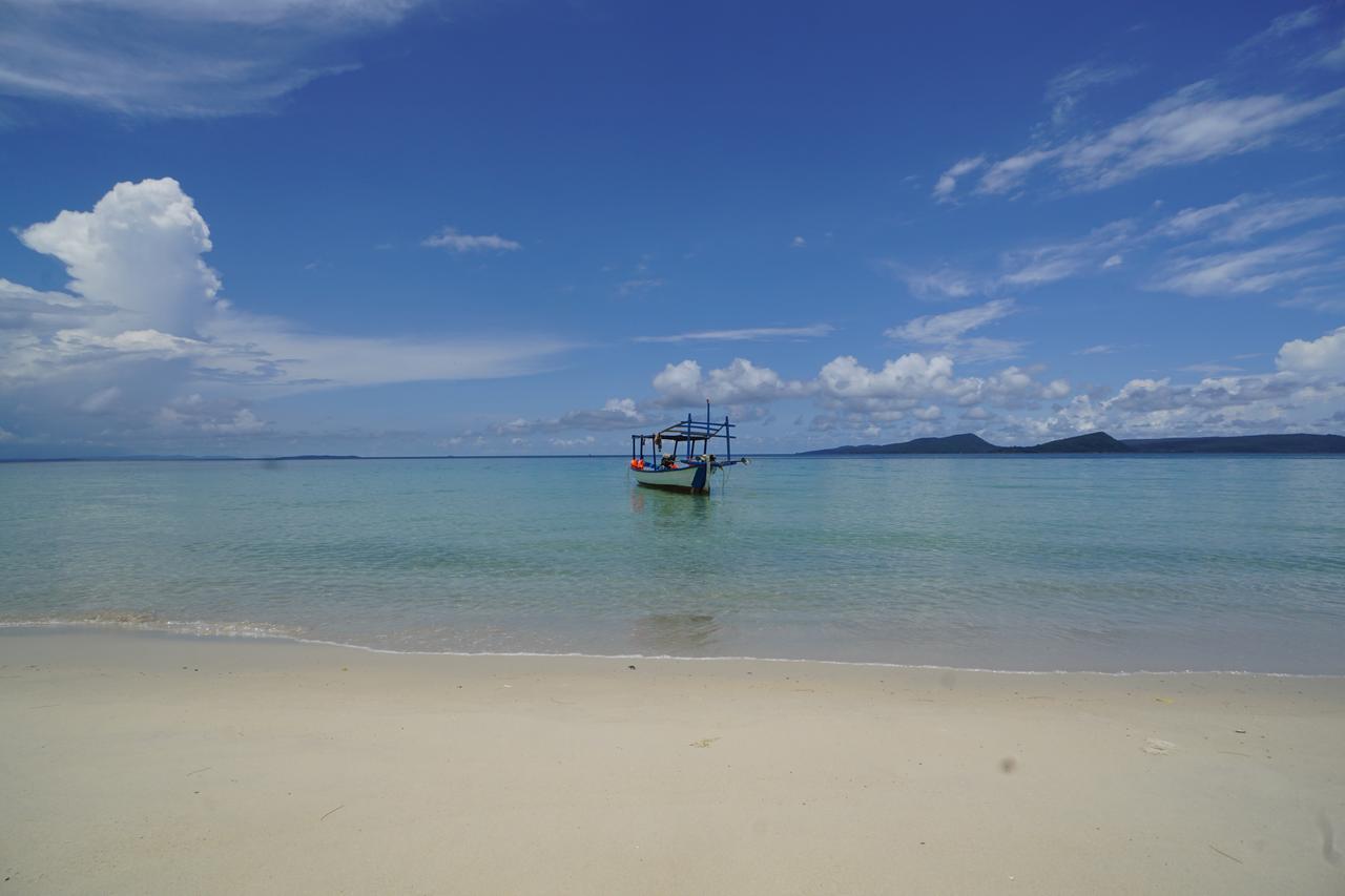 Suns Of Beaches Ostello Isola di Koh Rong Esterno foto