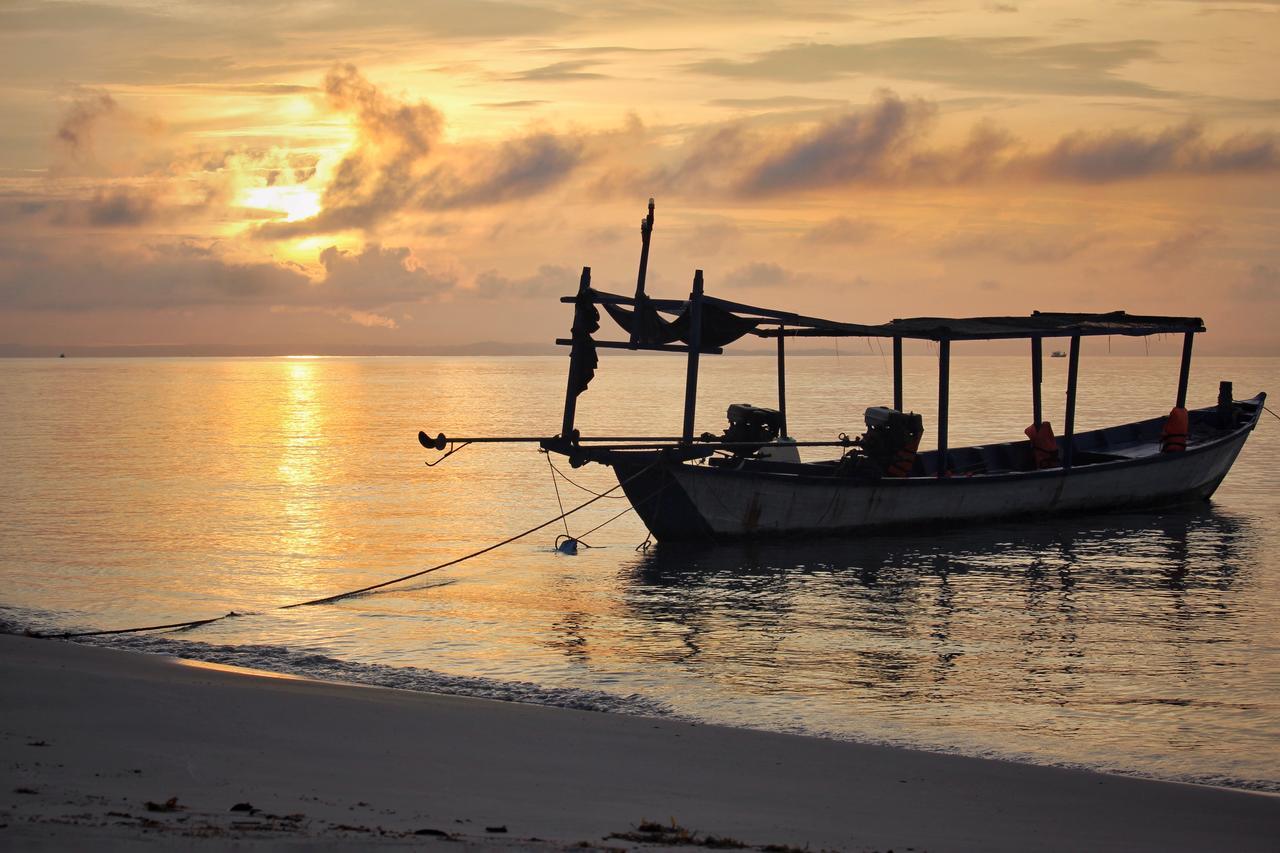 Suns Of Beaches Ostello Isola di Koh Rong Esterno foto