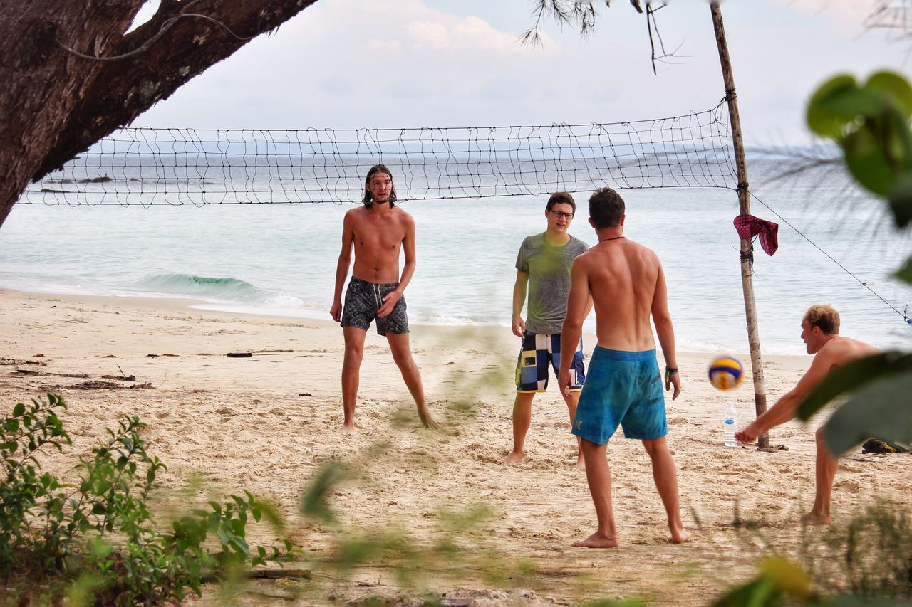 Suns Of Beaches Ostello Isola di Koh Rong Esterno foto