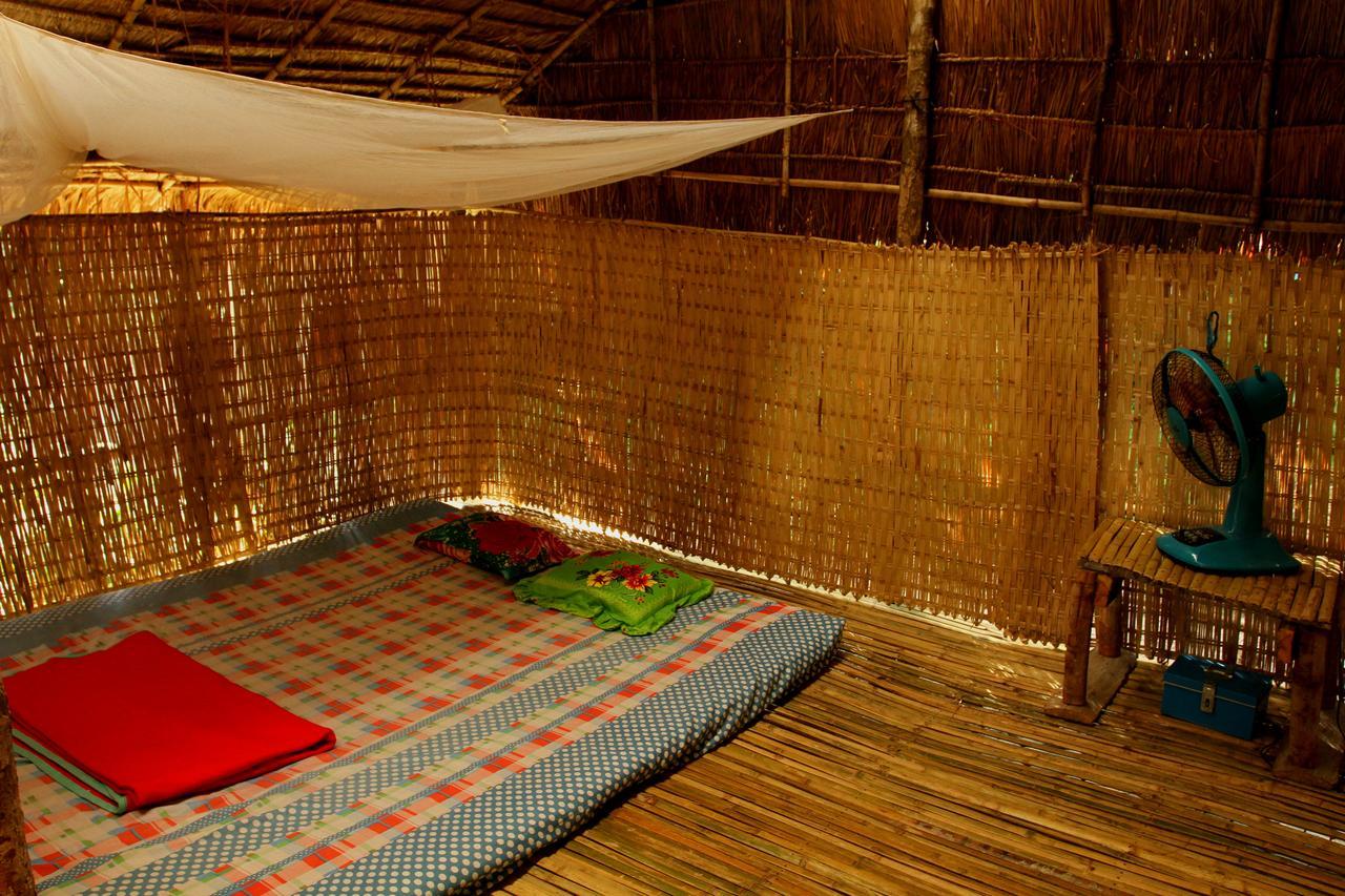 Suns Of Beaches Ostello Isola di Koh Rong Esterno foto